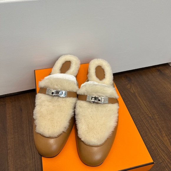 Hermes Shoes - NEW Hermes Oz Mule Goatskin Shearling Natural Ecru Kelly Buckle Size 40